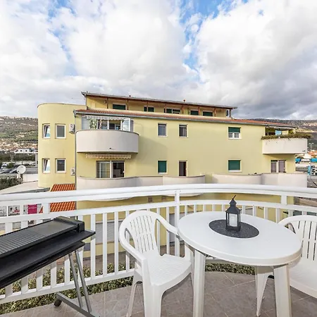 Lovely In Kastel Luksic With Wifi Appartement Kaštela
